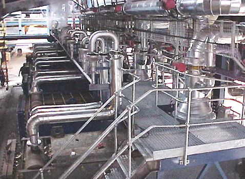 Un atelier de réchauffage de jus brut de canne à sucre doté d'échangeurs Barriquand