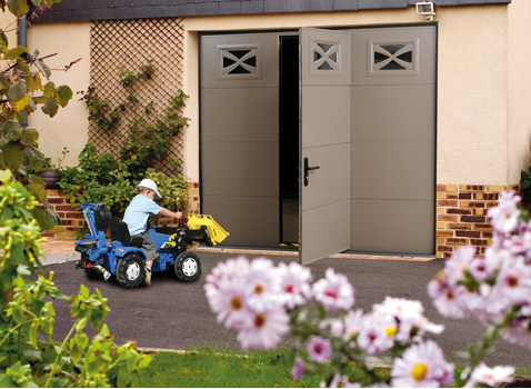 La porte de garage sectionnelle Maori de France Fermetures